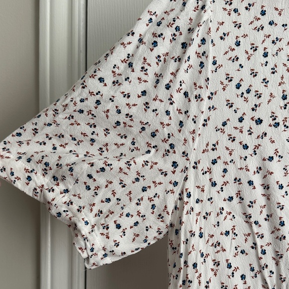 Ann Taylor White Floral V-Neck Blouse - Picture 2 of 4